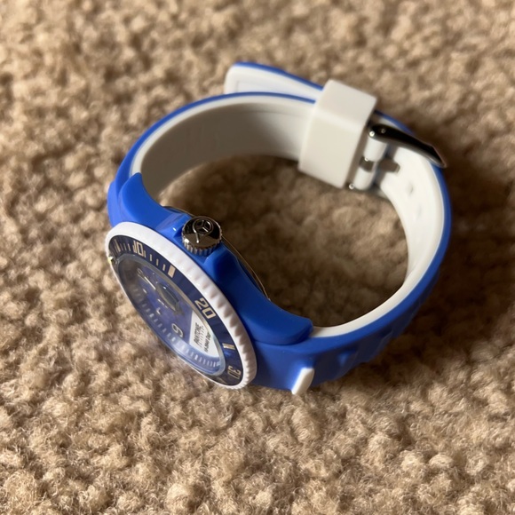 Pantone Ice Watch: 18-3949 Dazzling Blue - Picture 7 of 10